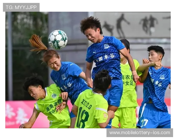 女足决赛时间临近球迷热情高涨 谁将捧起梦寐以求的冠军奖杯